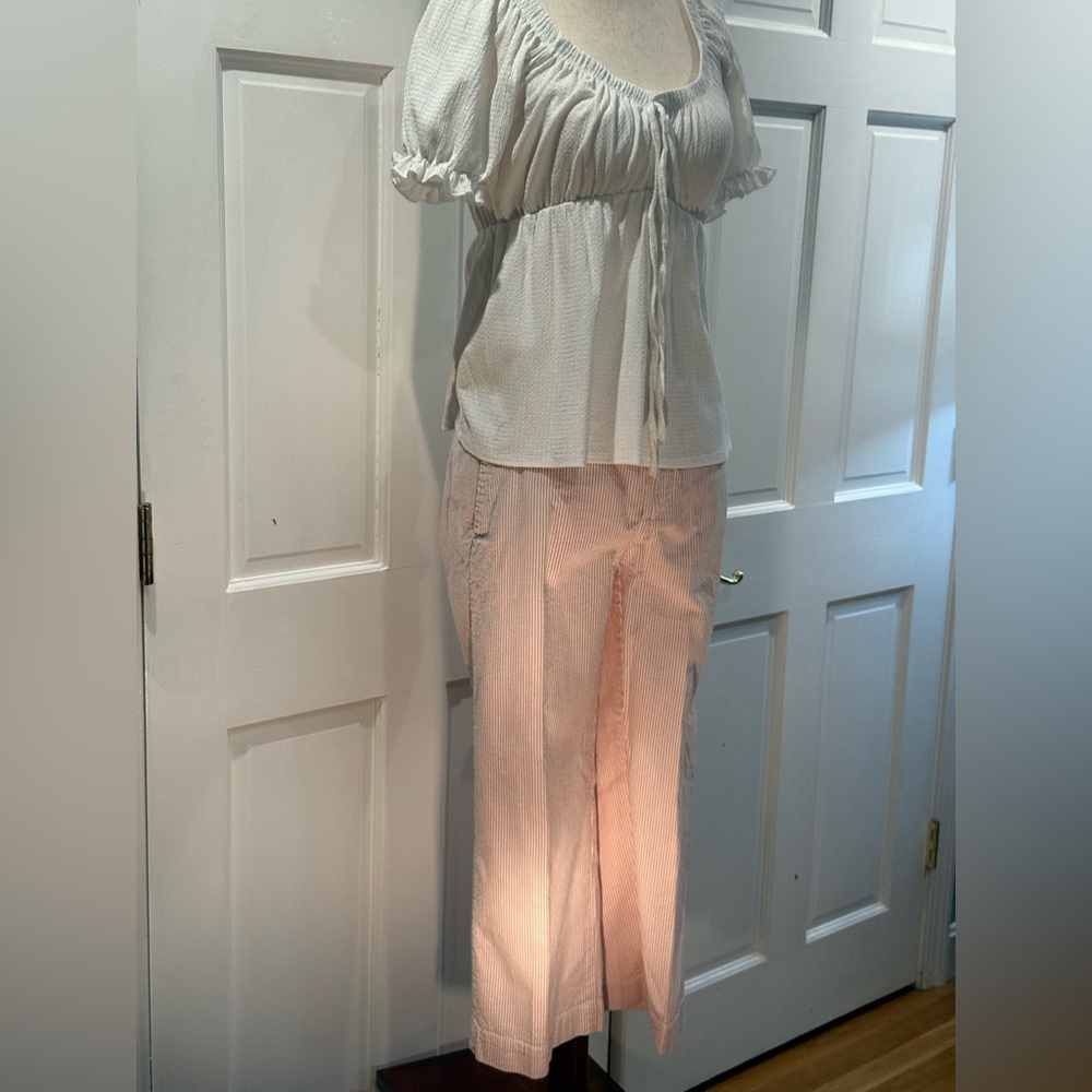 Gap pink/white stripe 98% cotton 2% spandex Capri pants size 32”waist size 8